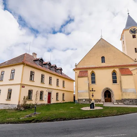 Villa Sborovna Zbraslavice